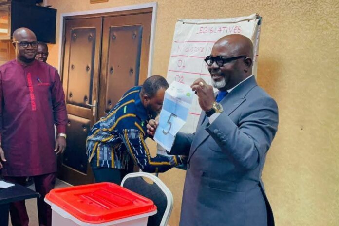 Elections législatives et communales 2026 : les partis connaissent désormais leur ordre de passage dans les médias