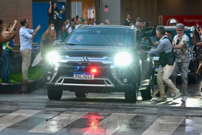 Brésil : Bolsonaro quitte l’hôpital pour regagner la prison