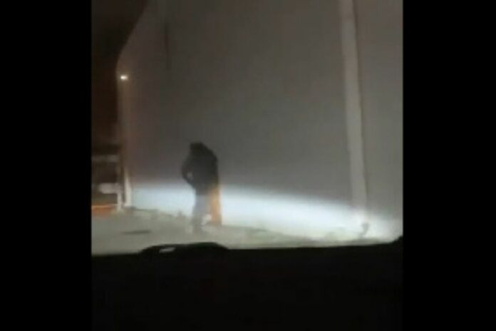 Côte d'Ivoire : un homme surpris en plein acte sexuel dans la rue