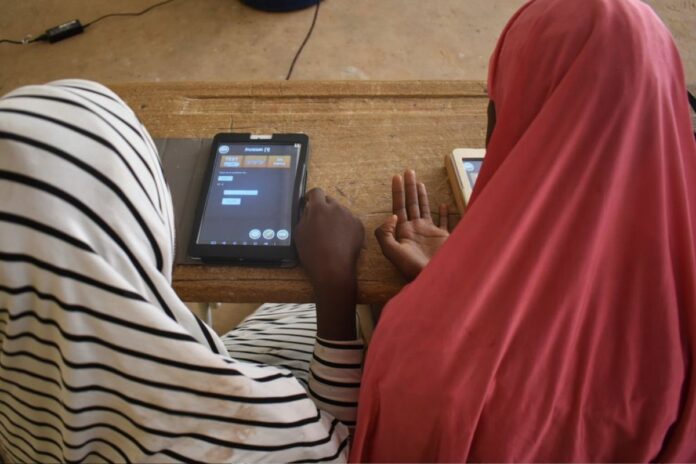 Le Niger investit dans l’avenir numérique de ses élèves avec 13 000 tablettes