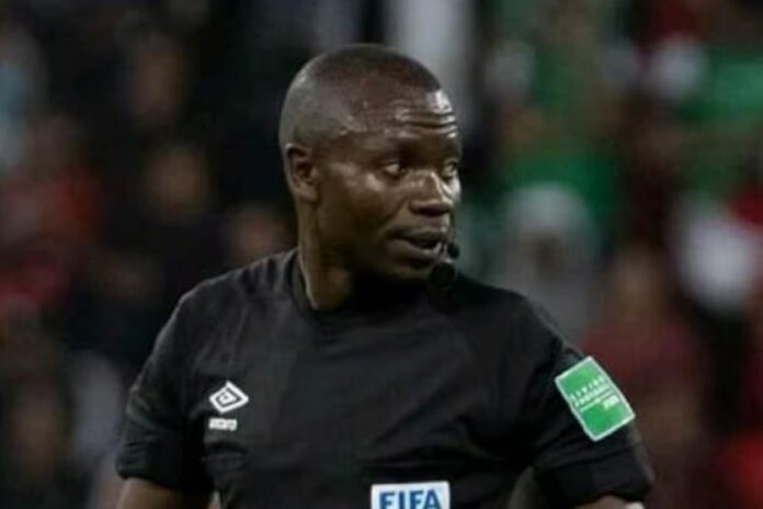 Sous le feu des critiques, l’arbitre congolais Jean-Jacques Ndala Ngambo défendu par sa fédération