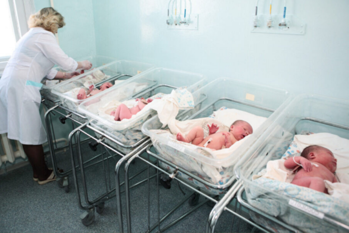 France : le gouvernement encourage les 29 ans à avoir des enfants