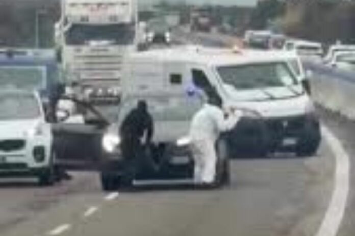 Italie commando fourgon explosif