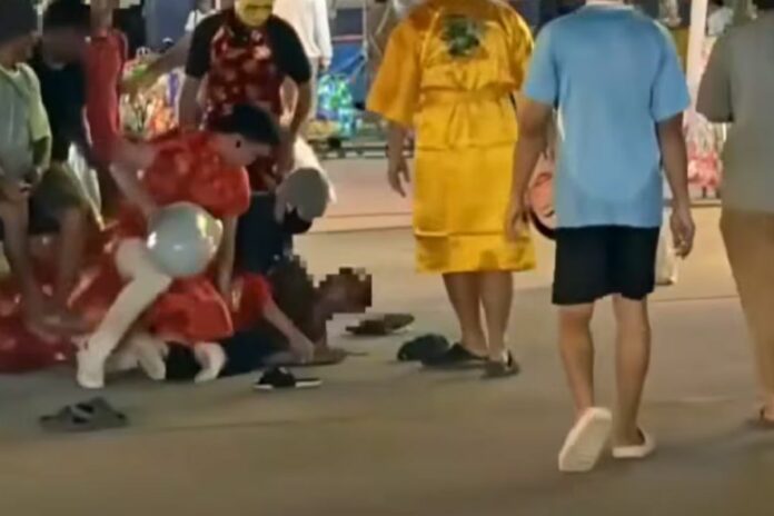 Thaïlande police danseurs traditionnels