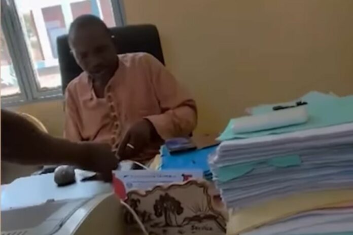 Burkina Faso : la « Caméra de KORAG » dévoile des agents publics en flagrant délit de corruption