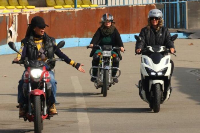 Iran : les femmes autorisées à conduire des deux-roues