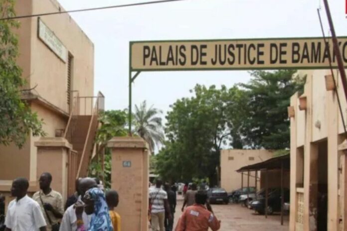 Mali , marchés d'armes ,Paramount