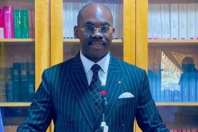 Gabon avocats Bongo doctorat procureur Minang