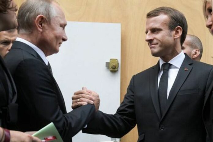 Russie : Moscou réagit à la reprise possible du dialogue avec Macron