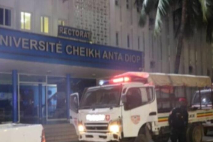 UCAD étudiant deuxième étage