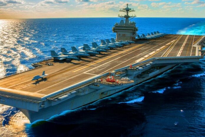 Mer Rouge porte-avions américain USS Gerald R. Ford incendie