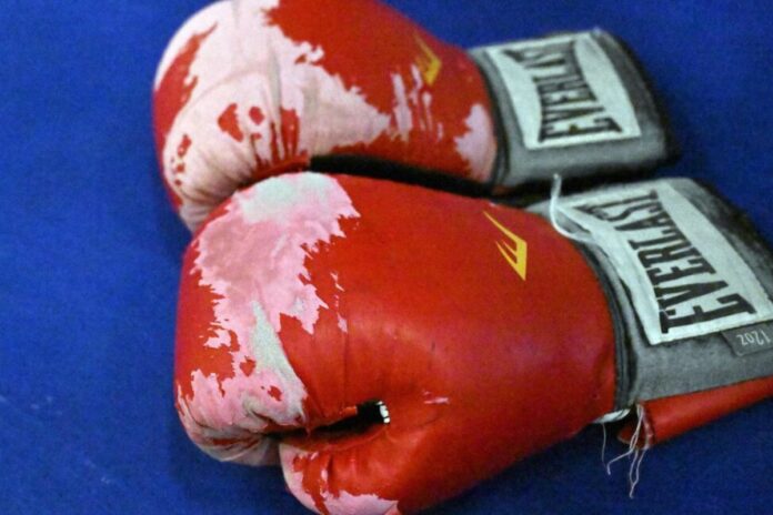 États-Unis : une boxeuse de 19 ans dans le coma après un KO foudroyant États-Unis boxeuse coma KO