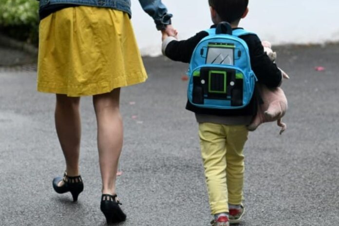 France parent fessée école