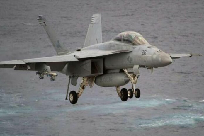 Finlande pilotes militaires pénis ciel