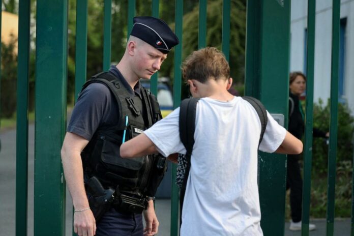 France armes blanches élèves