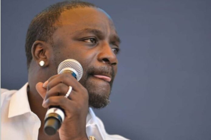 Akon femmes polygamie