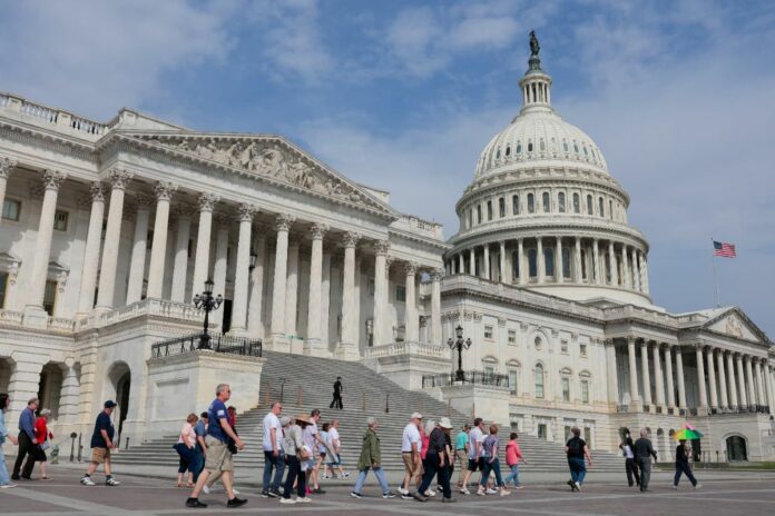 États-Unis : deux députés démissionnent, deux autres menacés d'exclusion États-Unis députés exclusion congrès américain
