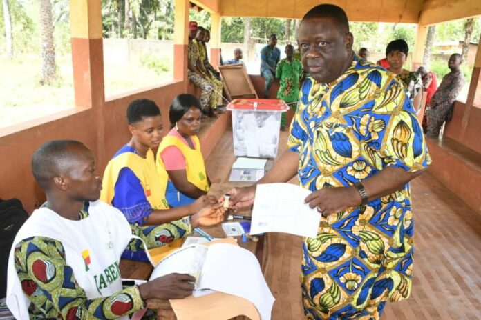 Présidentielle 2026 : Louis Vlavonou a voté à Sakété et exhorte les électeurs à se rendre aux urnes Présidentielle 2026 Bénin Louis Vlavonou vote