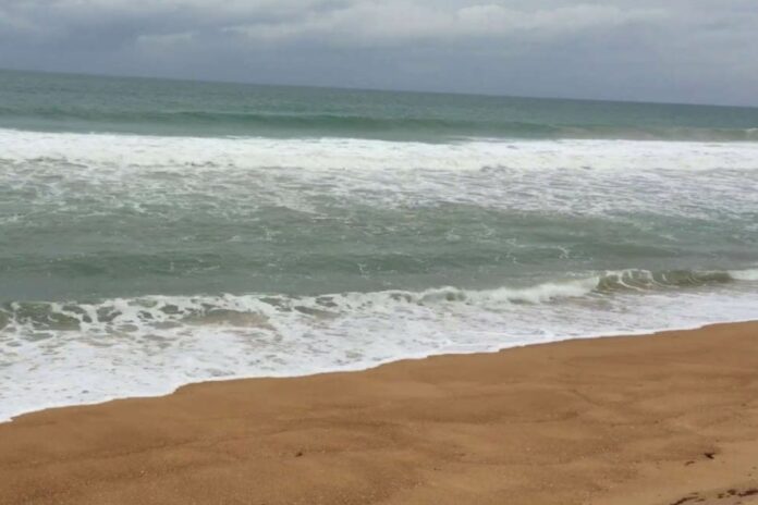 Bénin Glogbo Plage, avancée de la mer