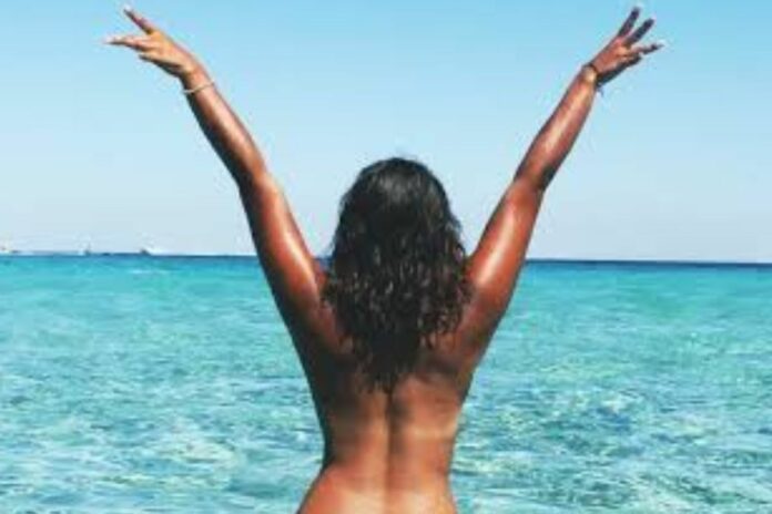 les femmes obtiennent le droit de se baigner seins nus