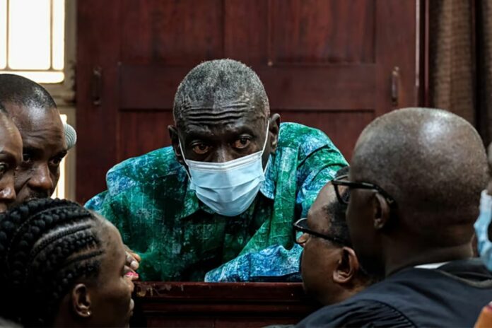 Ouganda : l’opposant Kizza Besigye admis en soins intensifs après un malaise au tribunal