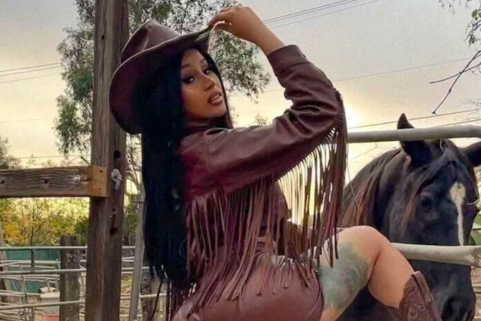 Cardi B : l'artiste a réduit le volume de ses fesses