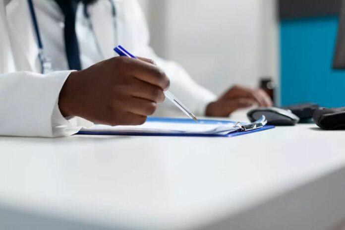 Santé : voici la raison surprenante derrière les ordonnances illisibles des médecins
