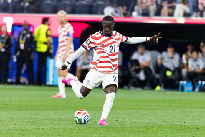 Victoire amère pour les États-Unis : Balogun, expulsé, manquera le choc des 8es contre la Belgique