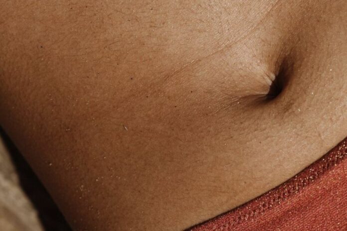 Nombril : quelles sont ses différentes formes et que révèlent-elles ?