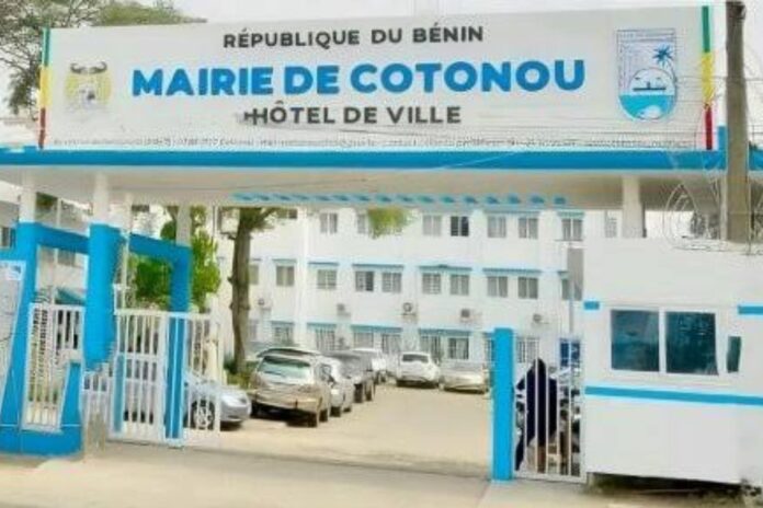 Bénin : les cartes de droit-taxi disponibles pour les conducteurs de taxi-moto