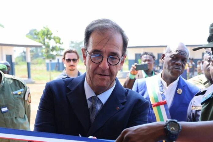 Centrafrique : les visites à répétition de jeunes femmes chez l’ambassadeur français font réagir le Quai d’Orsay