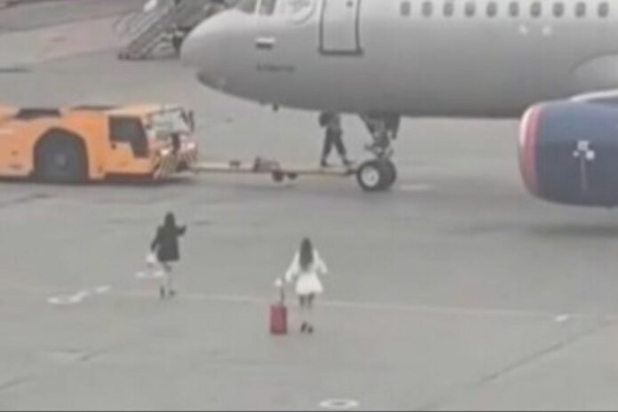 Moscou : elles ratent leur vol et courent sur le tarmac pour rattraper l’avion
