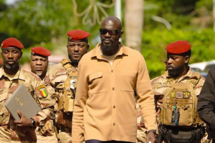 Guinée : après ses vacances en Grèce, Mamadi Doumbouya renforce la vigilance sécuritaire