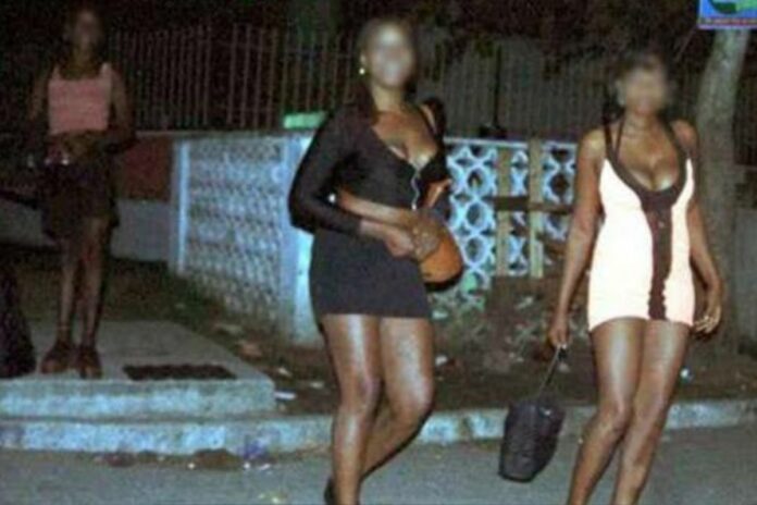 Sénégal : un réseau présumé de proxénétisme démantelé dans une auberge
