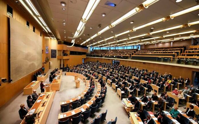 Suède : le Parlement abaisse l’âge de la responsabilité pénale à 14 ans