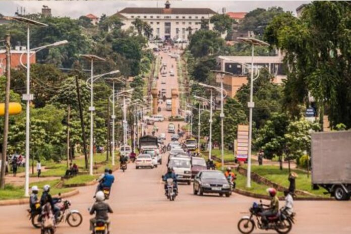 Ouganda : un ancien colonel proche du fils de Museveni extradé vers les États-Unis