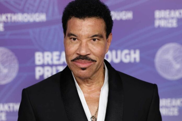 États-Unis : Lionel Richie hospitalisé après son concert à Saint-Louis