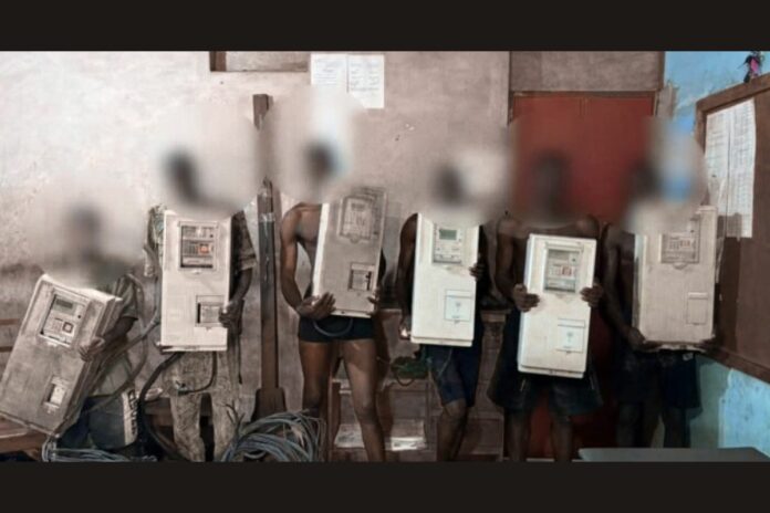 Abomey-Calavi : six suspects arrêtés pour vol de compteurs électriques de la SBEE