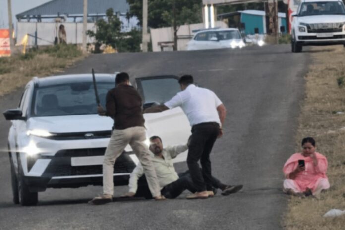 Inde : deux frères menacent leurs parents de mort pour une vente de terrain
