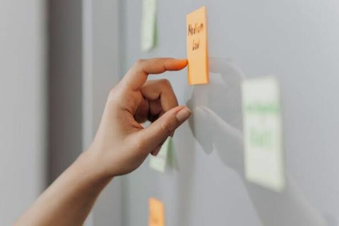 Italie : elle perd son emploi à cause de Post-it et repart avec 33 000 euros d’indemnités