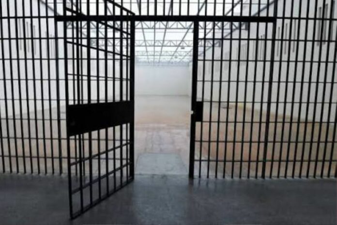 Bénin : deux détenus s’évadent lors de leur transfert vers la prison d’Abomey