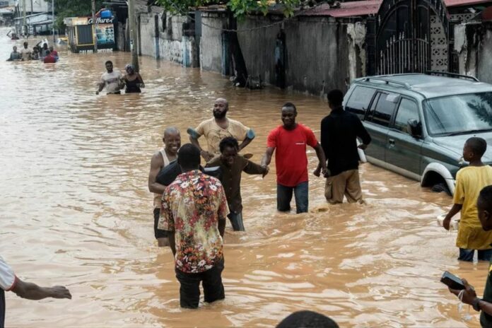 Sénégal : de fortes pluies font plusieurs morts et paralysent Dakar