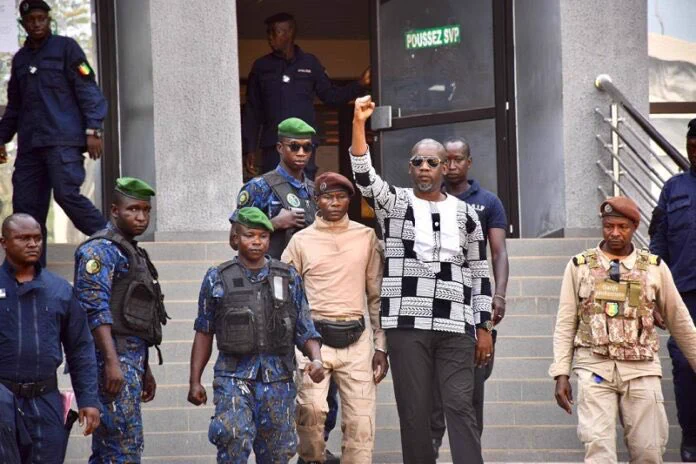 Guinée : Mamadi Doumbouya gracie l’opposant Aliou Bah