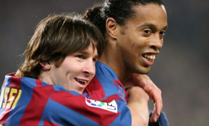 Avant de devenir l’une des figures majeures du football mondial, Lionel Messi a dû trouver sa place dans le vestiaire du FC Barcelone. À seulement 16 ans, le jeune Argentin a pu compter sur l’appui de Ronaldinho, alors l’une des stars du club catalan, pour faciliter ses premiers pas chez les professionnels.